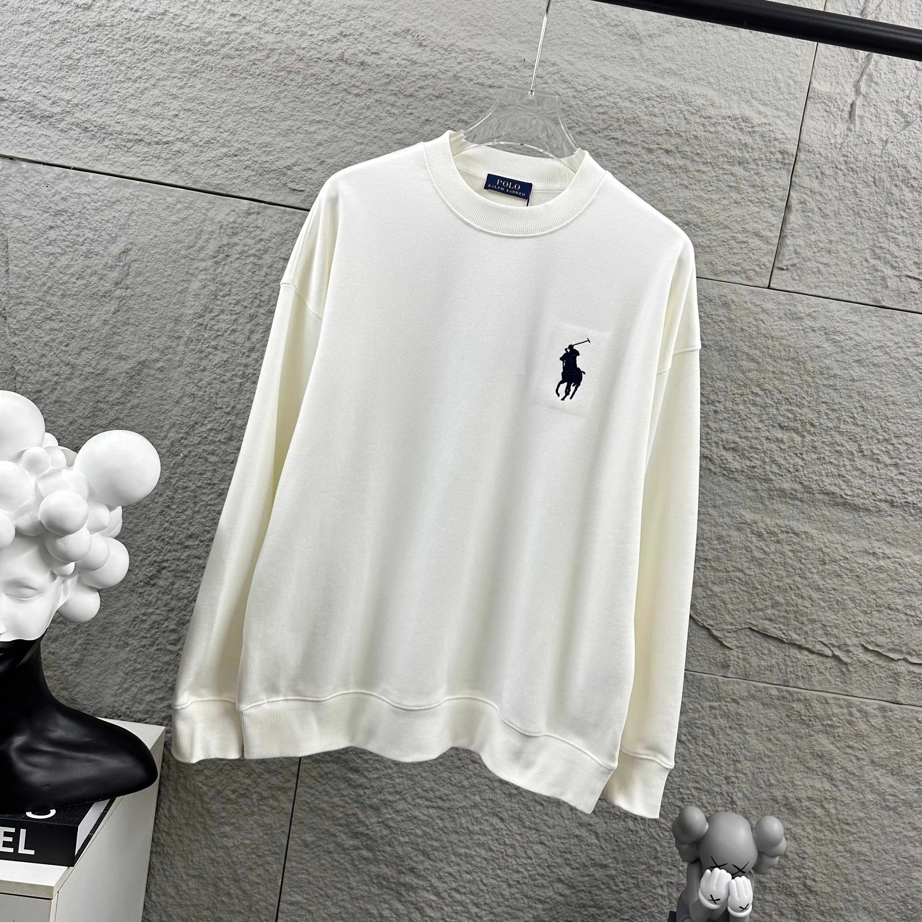 P210 Polo* Ralph Lauren 2025 Autumn and Winter new round neck sweatshirt Classic simple embroidery Customized terry fabric Long sleeves Unisex Color: Black White Size: S (90-130 pounds) M (120-150 pounds) L (140-165 pounds) XL (160-180 pounds) XXL (180-210 pounds)